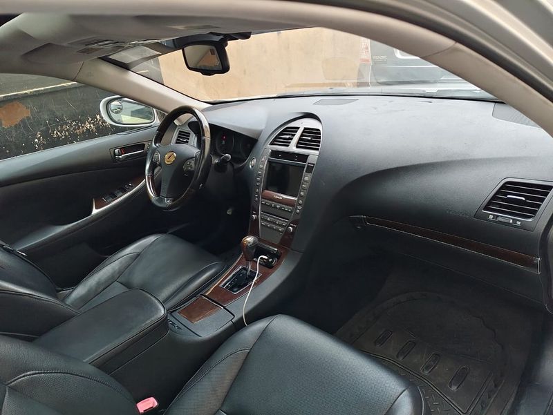 Thumbnail 2 of 2011 Lexus ES
